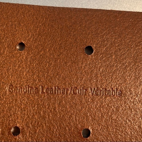 BANANA REPUBLIC 34 x 2.5” Leather Belt Laser Holes Perforation Gold Buckle - Picture 6 of 6
